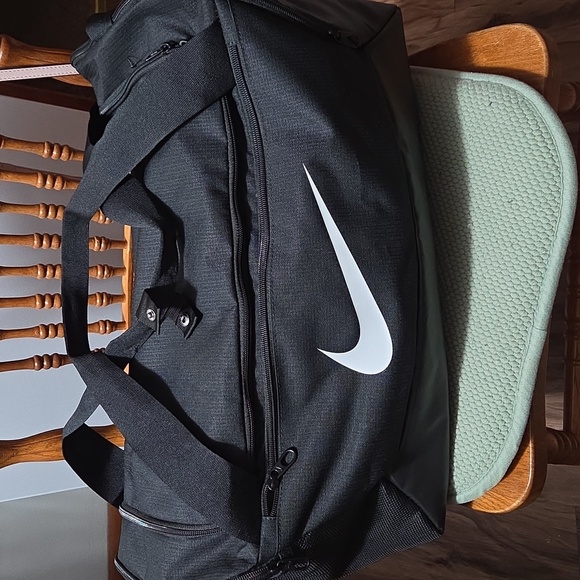 Nike Duffel Gym Bag - Picture 3 of 4